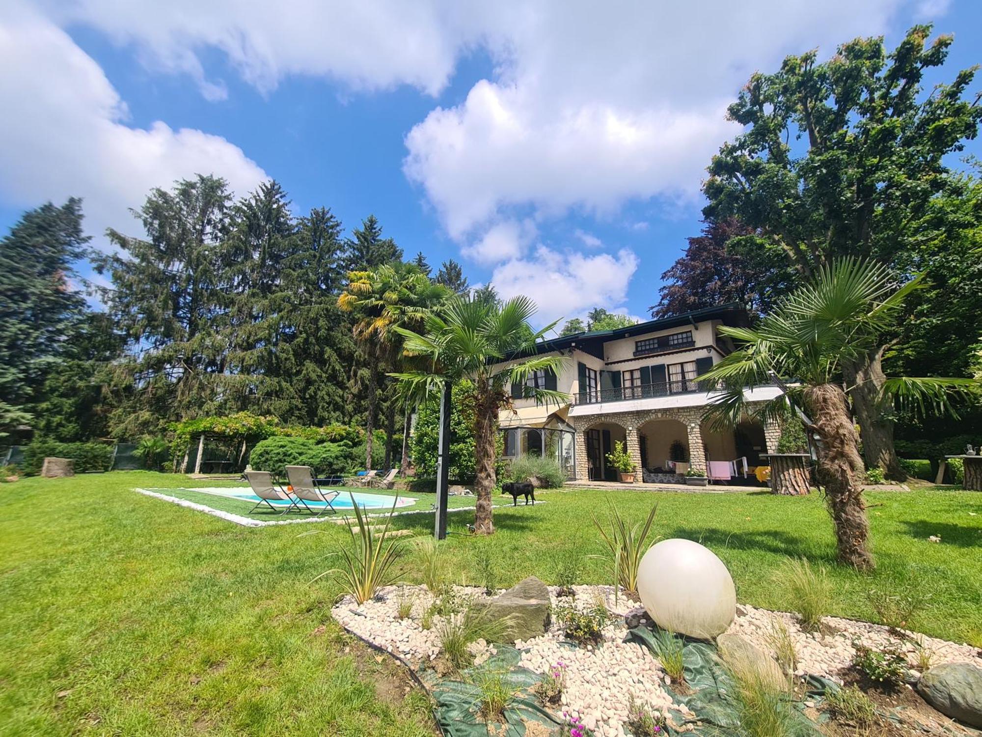 Wonderful Villa Between Como And Milano Sirtori Exterior foto