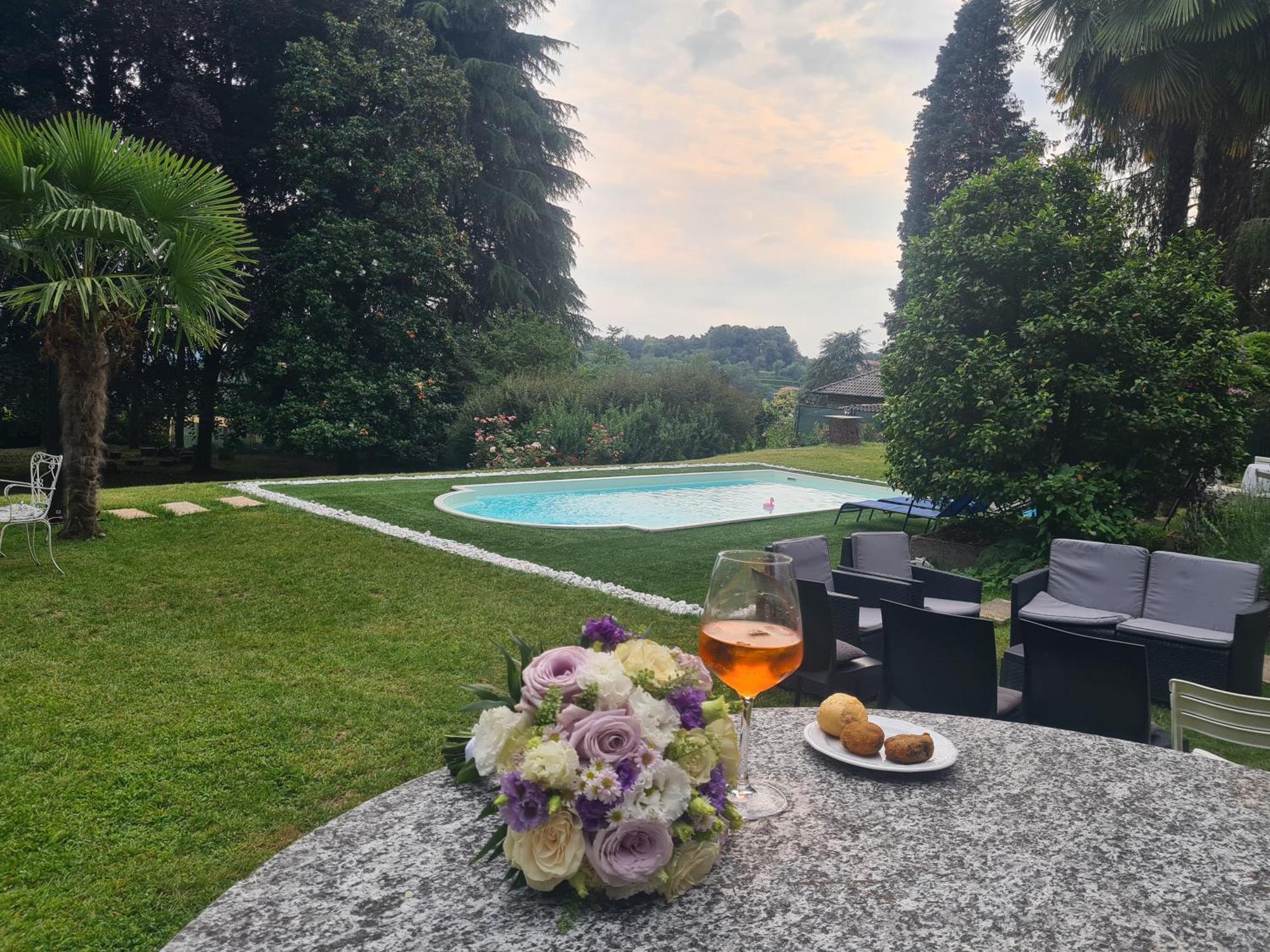 Wonderful Villa Between Como And Milano Sirtori Exterior foto